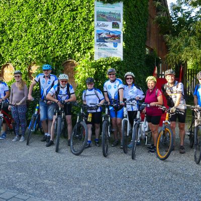 030 Eine gut gelaunte Gruppe